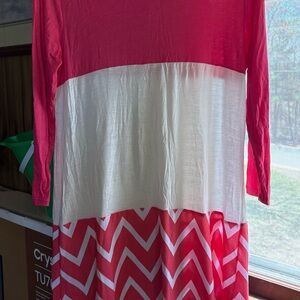 Pink and White Chevron Tunic 3/4 Sleeves. Size L.